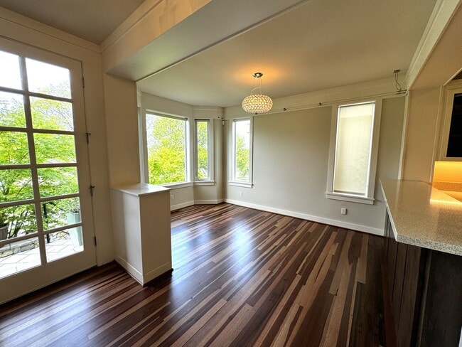 Building Photo - 4bd/4.5ba Seattle House