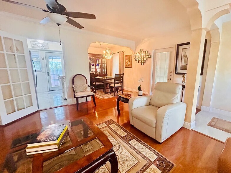 Building Photo - 800 NE 6th St