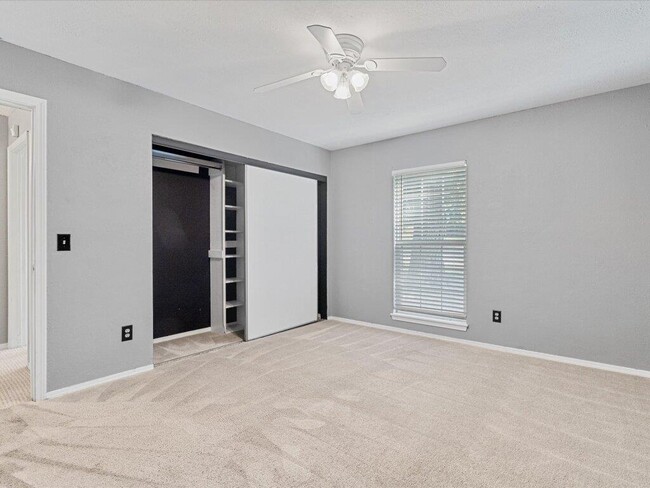 Building Photo - 2117 Foxfire Rd
