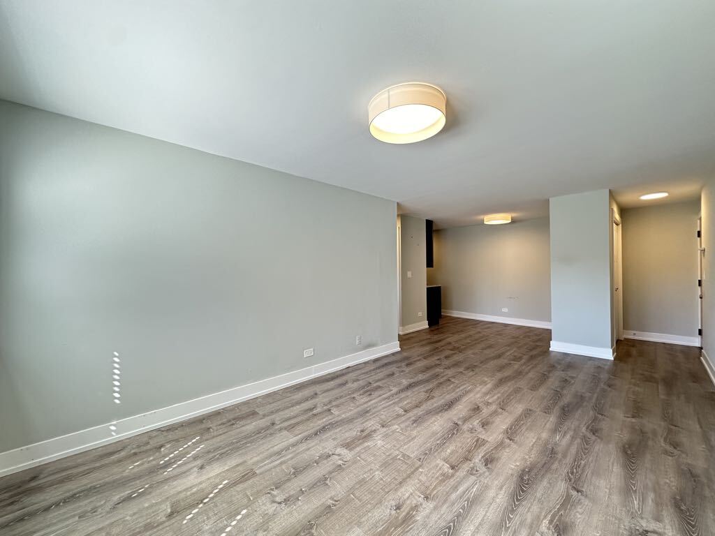 Building Photo - 450 W Barry Ave