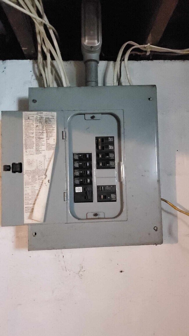 Building Photo - 1238 E Riverside Ave