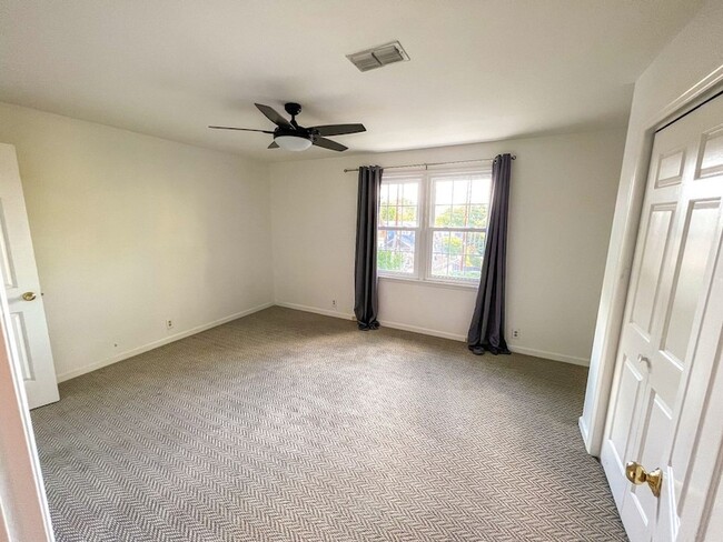 Building Photo - 1716 Linden Ave