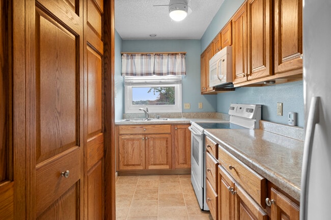 Building Photo - 2711 St Francis Dr
