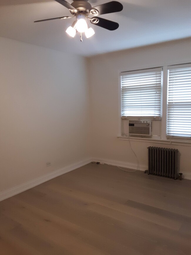 Building Photo - Spacious First Floor 1 Bed Available NOW i...