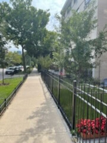 Building Photo - 5950 N Kenmore Ave