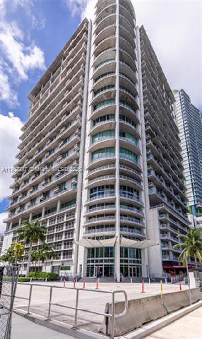 Building Photo - 690 SW 1st Ct