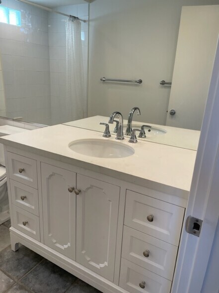 Building Photo - 32 Oakland St