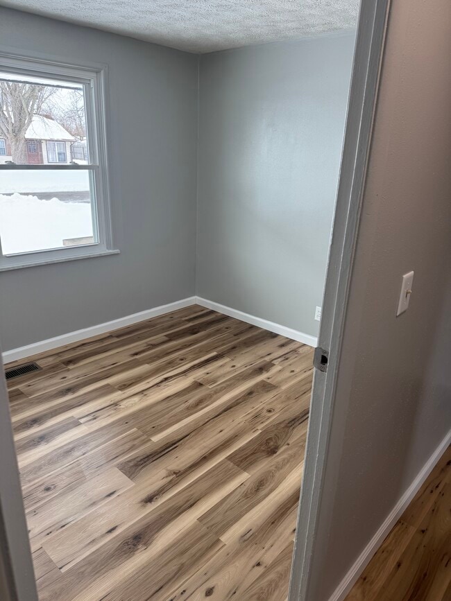 Building Photo - 216 Braun St