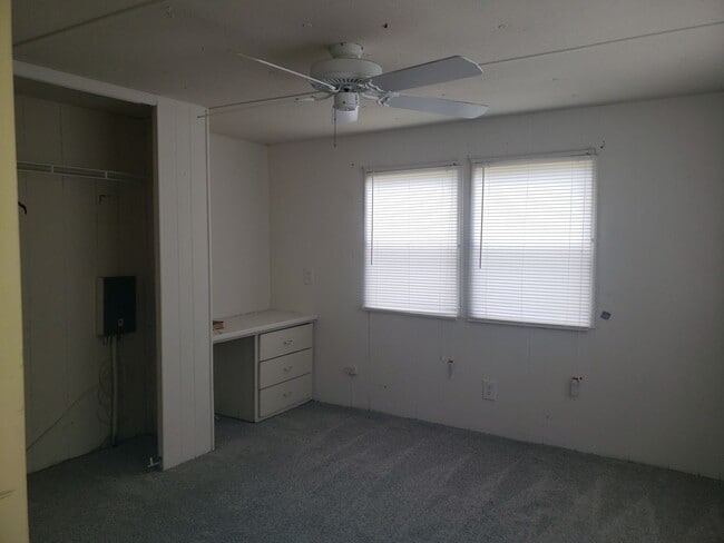 Building Photo - 2 Bedroom Mobile Home