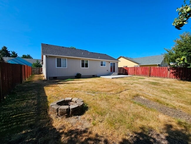Building Photo - 3Bd/2Ba Single Story Home-Available to View!