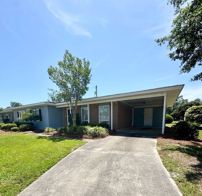 Building Photo - SUPERB Home in Sea Gate - close to Market ...