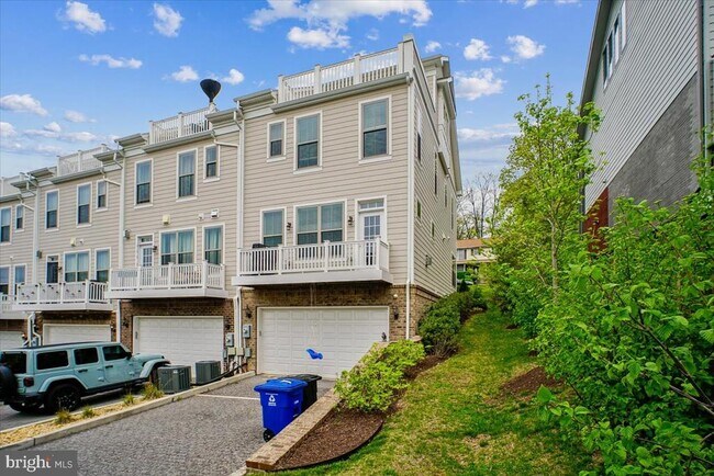 Building Photo - 3016 20th St S