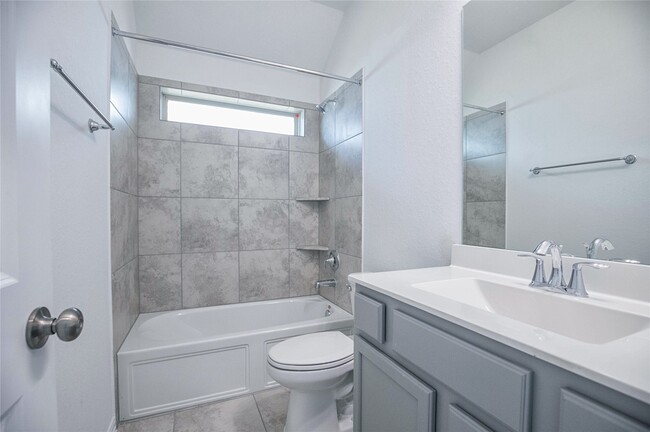 Building Photo - 8726 Fairbrook Dr