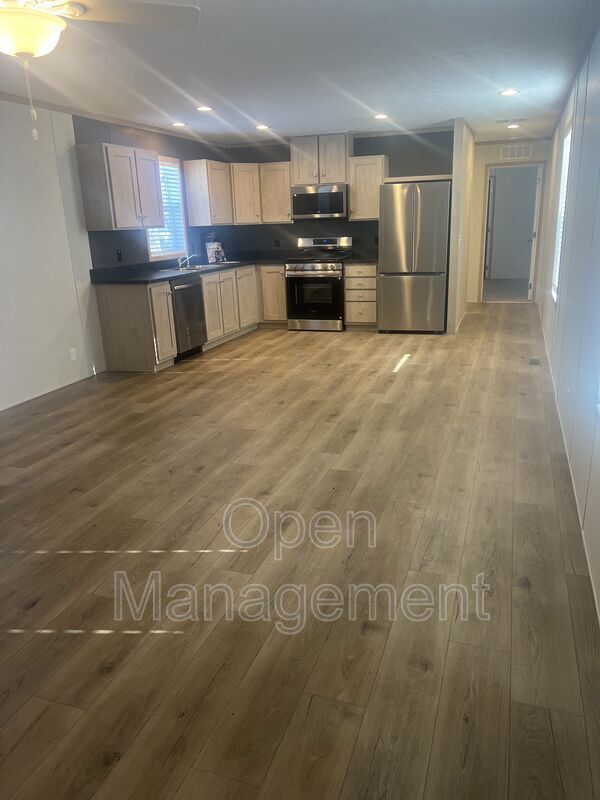 Building Photo - 825 1st Ave E