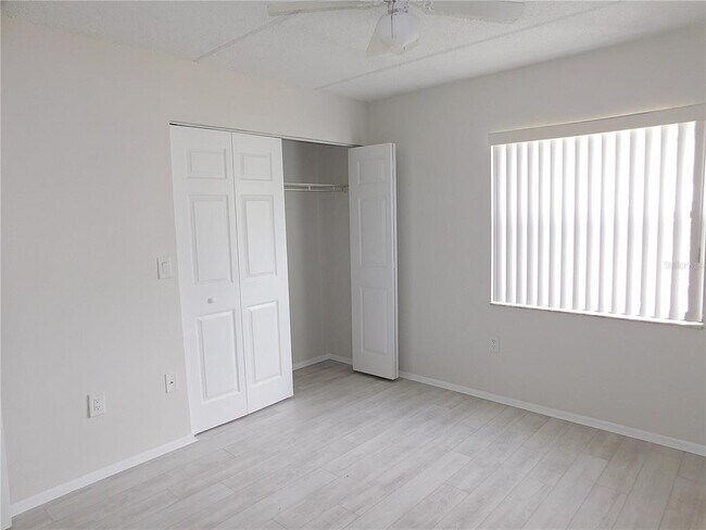Building Photo - 209 Meadow Ln