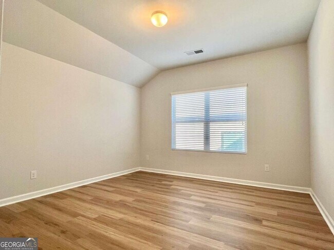 Building Photo - 370 Broadmoor Dr