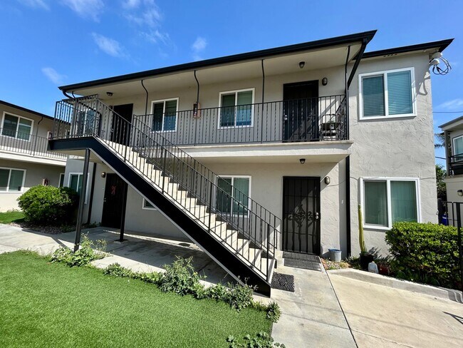Building Photo - 4444 Menlo Ave
