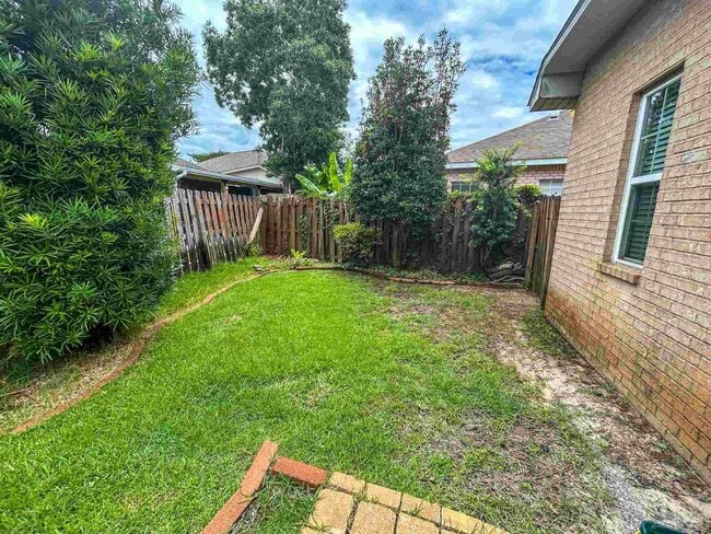Building Photo - 1192 Longwood Dr