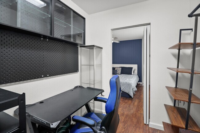 Building Photo - 6007 SW Bald Eagle Dr