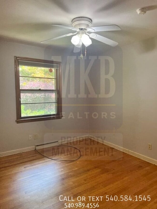 Building Photo - 3203 Ledgewood Ave