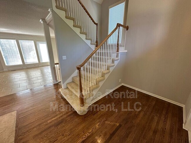 Building Photo - 5605 W 153rd Terrace