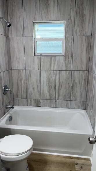 Building Photo - 519 Walnut St