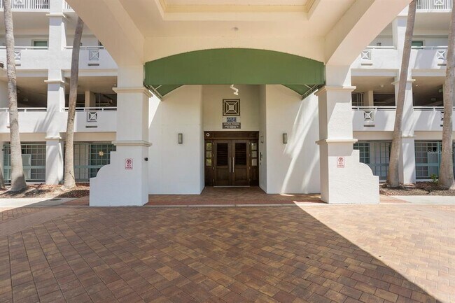 Building Photo - 1325 Snell Isle Blvd NE