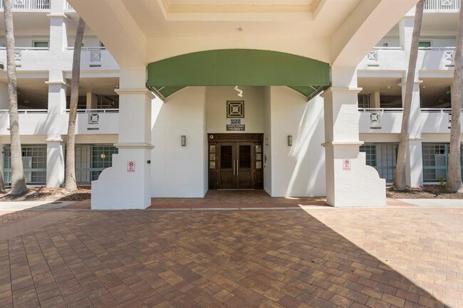 Building Photo - 1325 Snell Isle Blvd NE