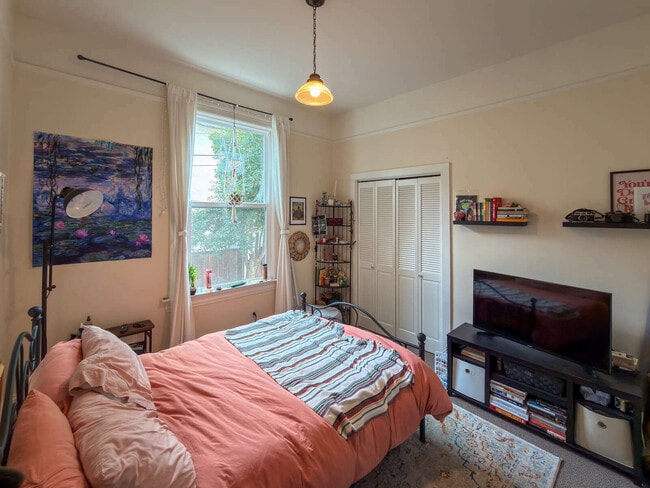 Building Photo - 1934 Stuart St