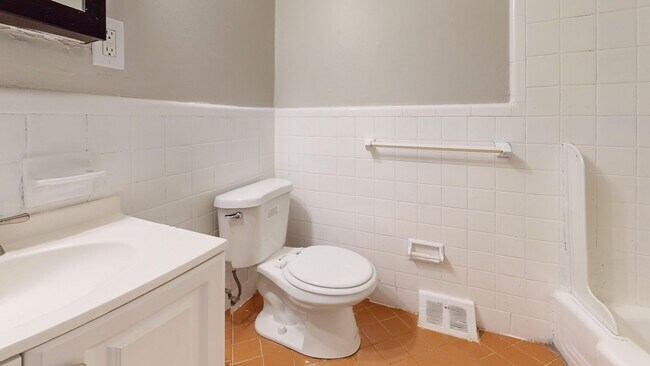Building Photo - 2037 Beyer Ave