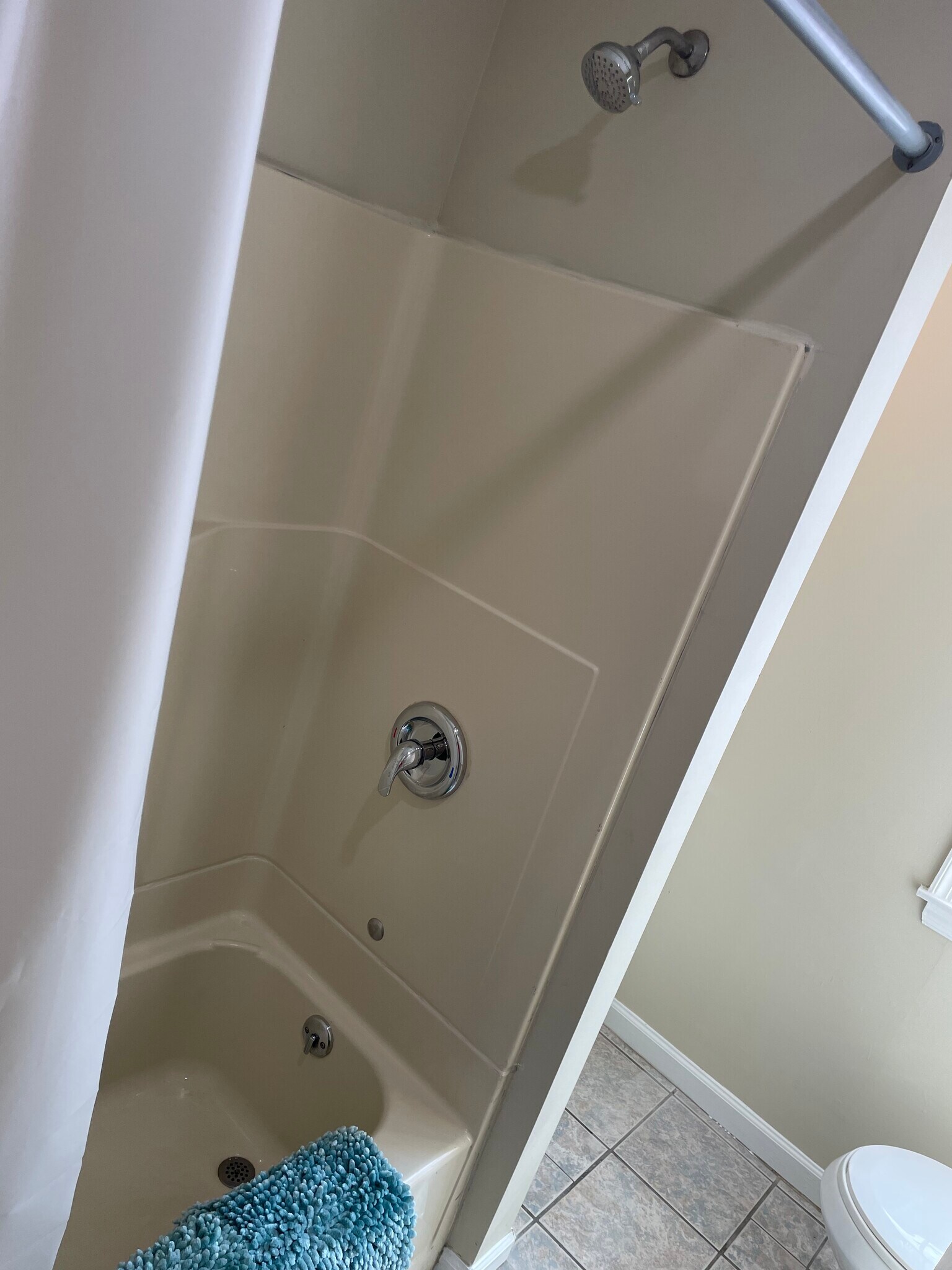 Building Photo - 600 Roxborough Ave