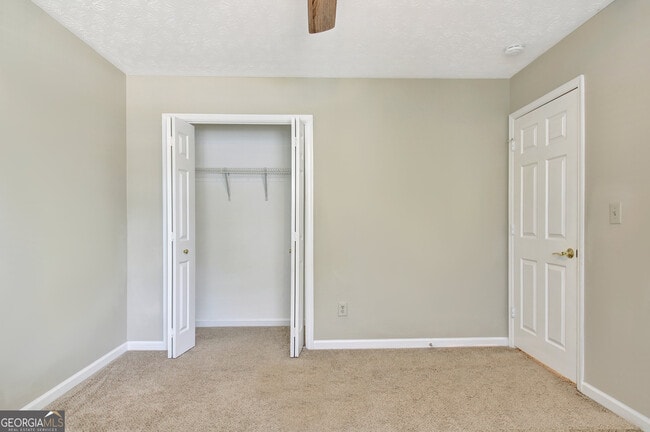 Building Photo - 303 Calgary Dr
