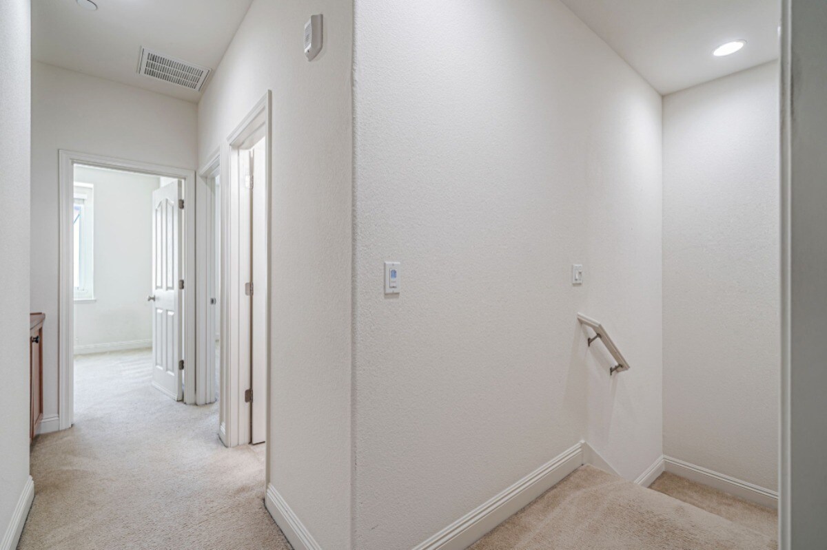 Building Photo - 6704 S Mariposa Ln