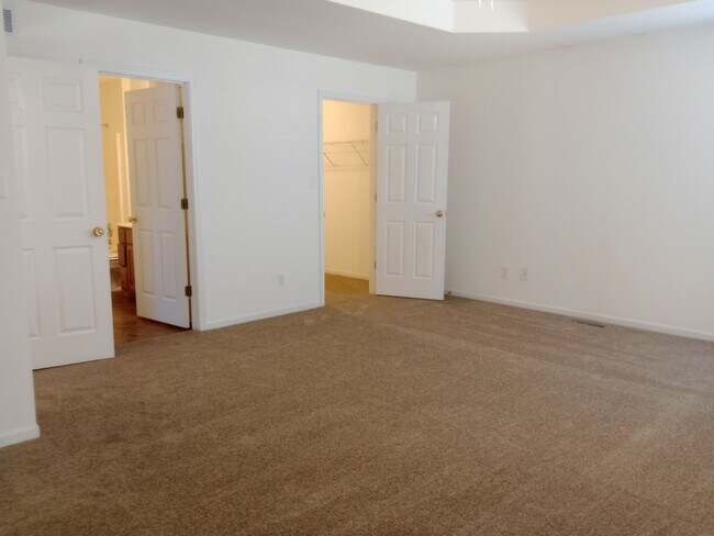 Building Photo - 1729-1731-1731 Louise Cir