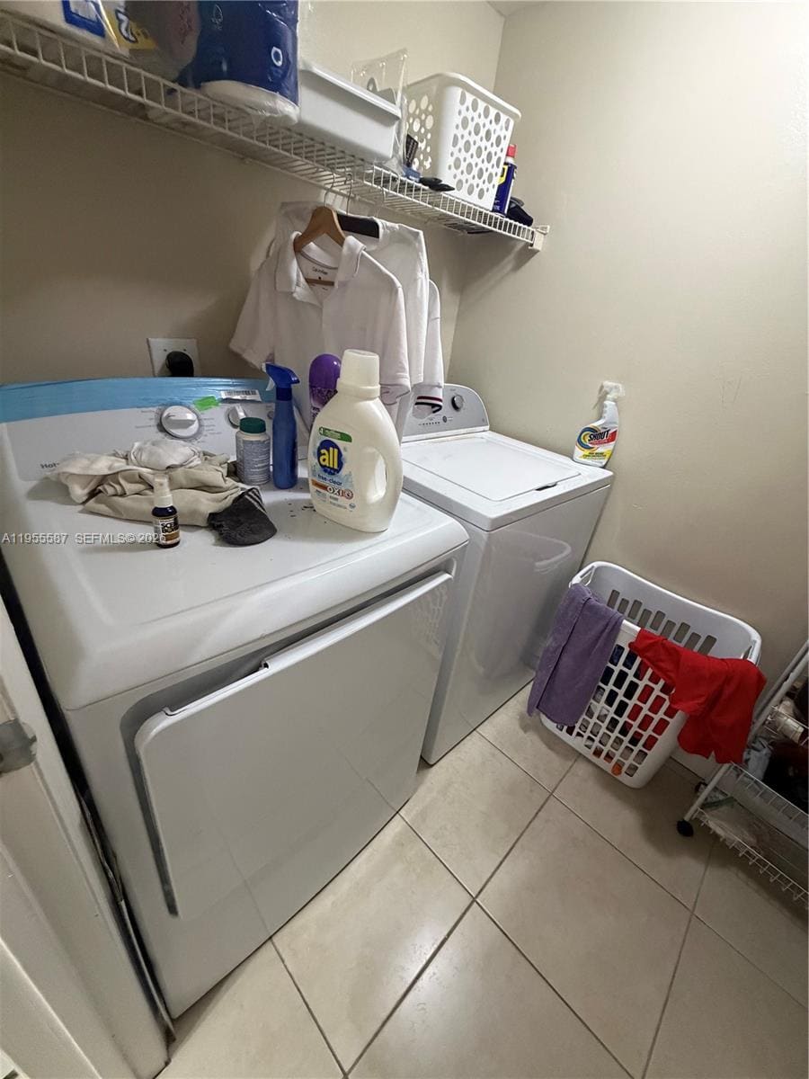 Building Photo - 2451 Centergate Dr