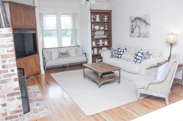 Building Photo - 581 Country Club Rd