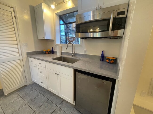 Building Photo - 38 Rosebank Ave