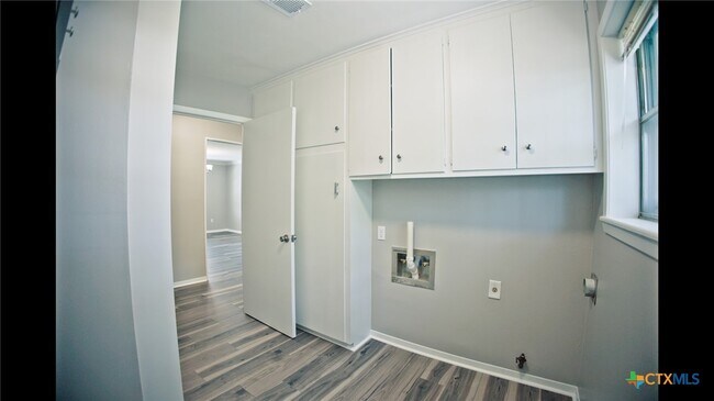 Building Photo - 2405 Powell St