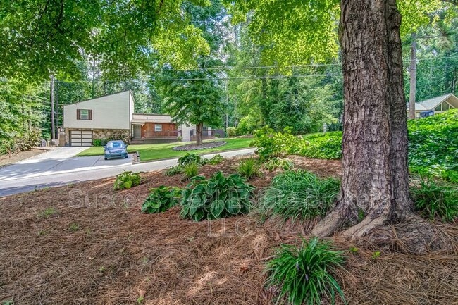 Building Photo - 4734 N Springs Rd NW