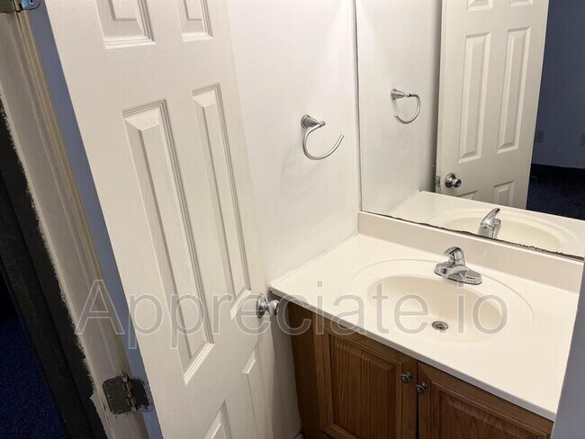 Building Photo - 803 Washington Ave