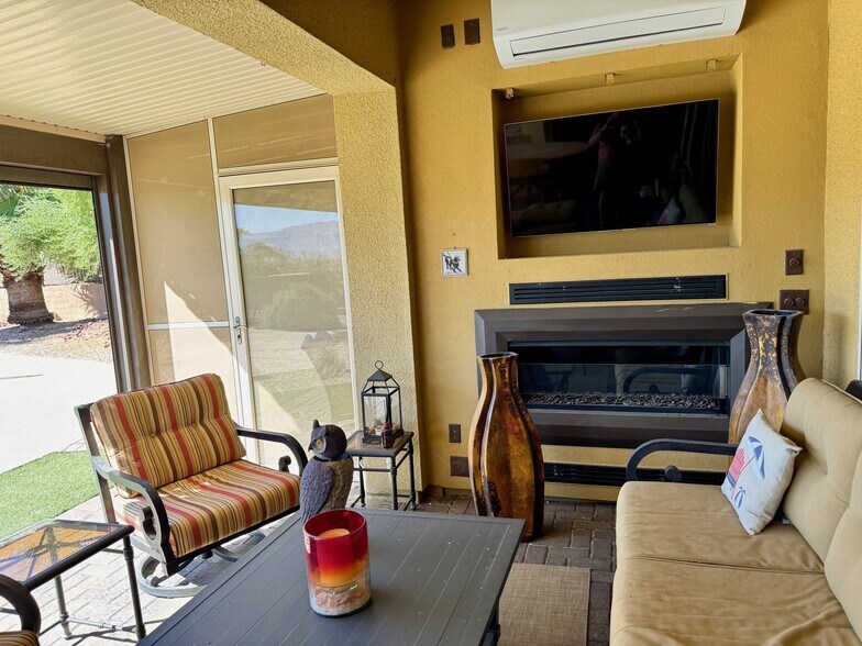 outdoor TV & fireplace - 1582 Smoke Signal Ct