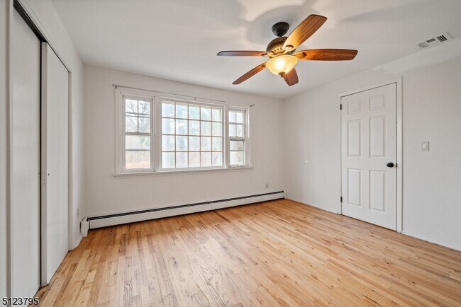 Building Photo - 480 Parkway Dr