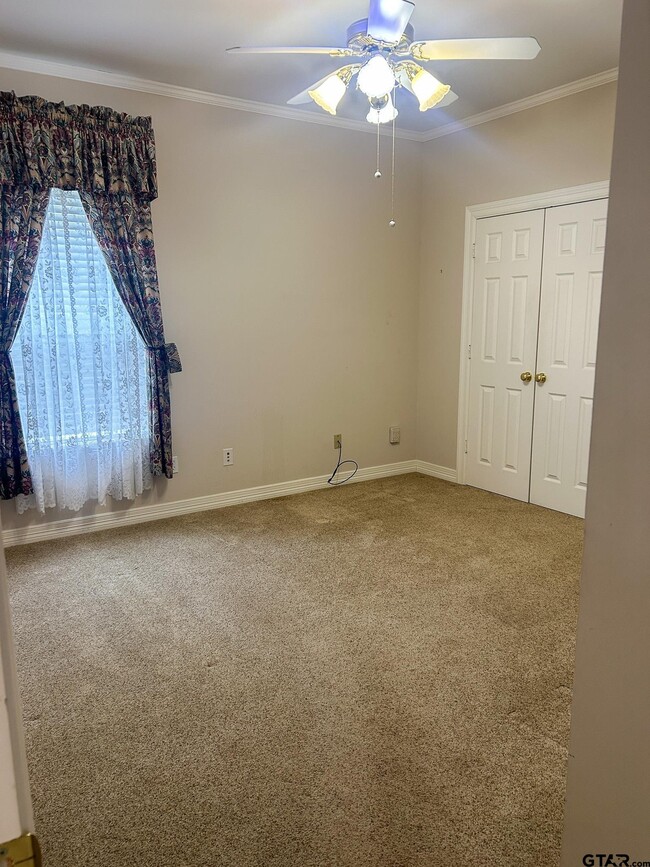 Building Photo - 704 Shiloh Ridge St