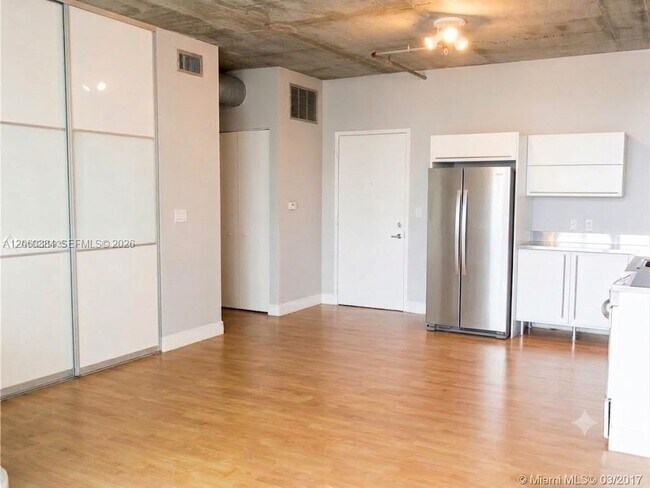 Building Photo - 690 SW 1st Ct