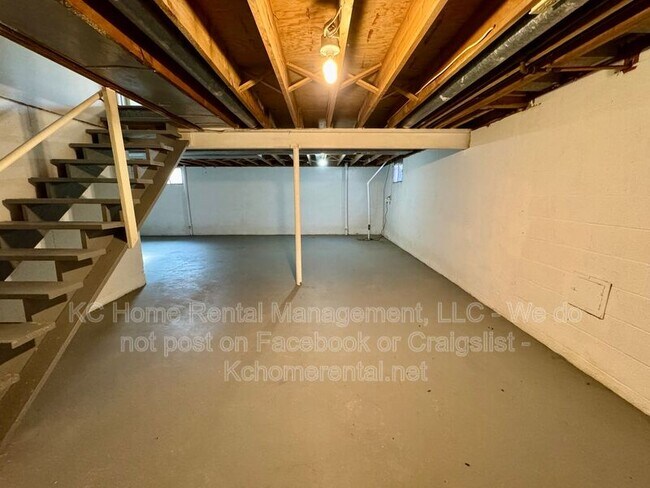 Building Photo - 9817 W 83rd Terrace