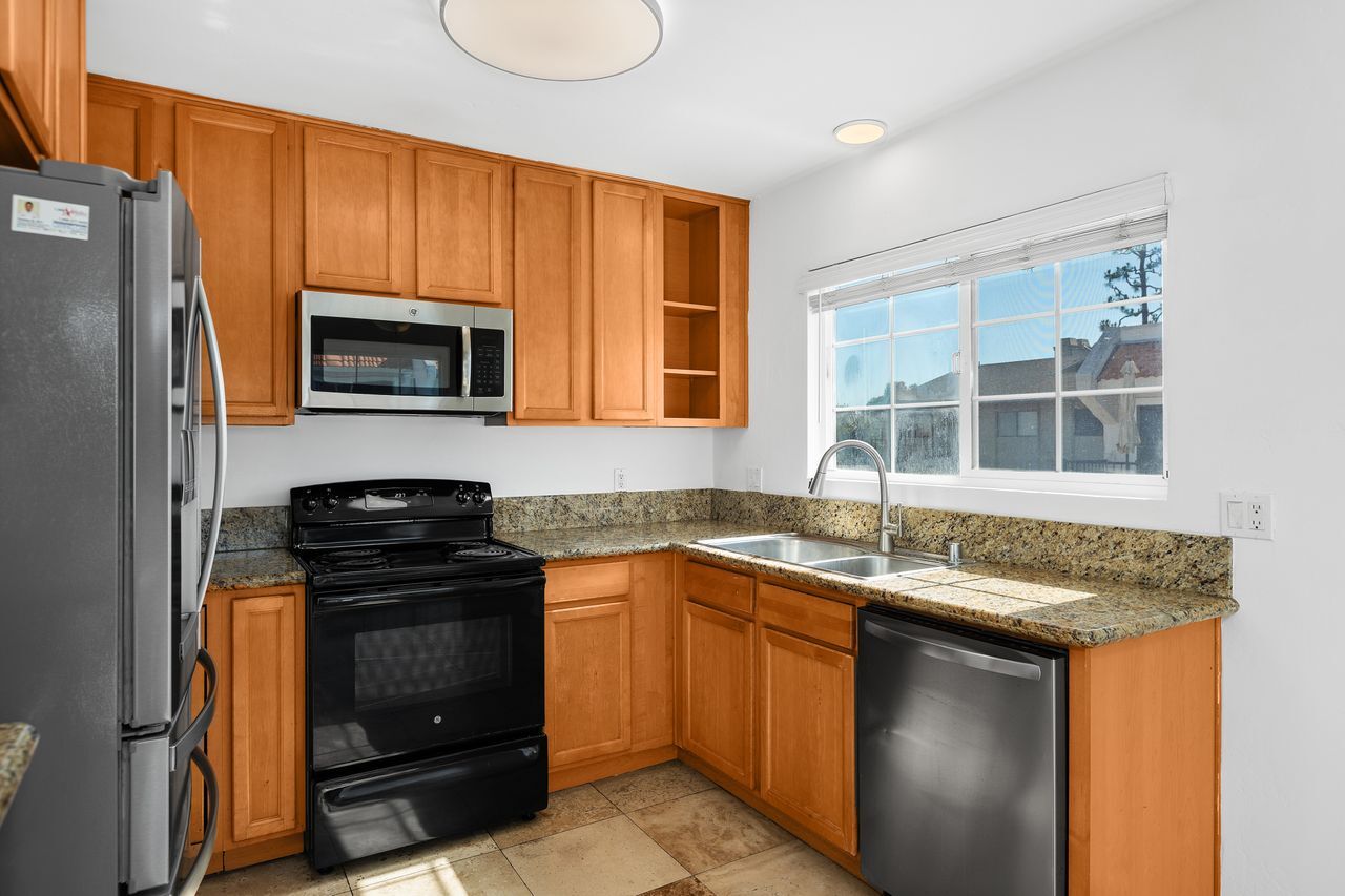 Building Photo - 1499 Broadway