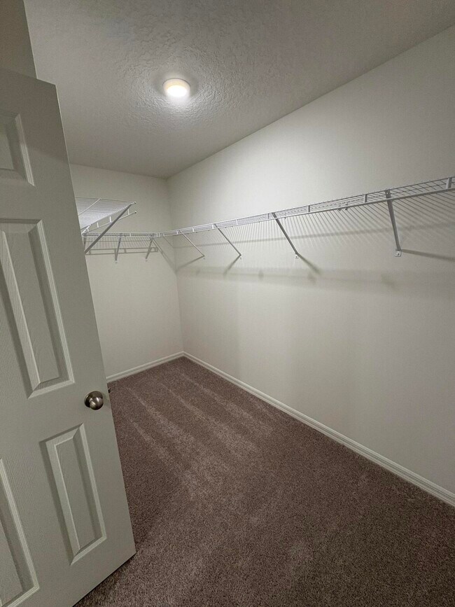 Building Photo - 295 Crescent SE St