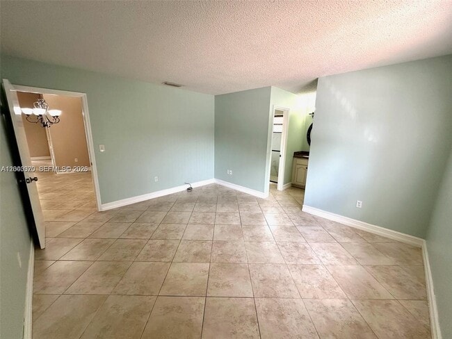 Building Photo - 2514 SW 138th Ave