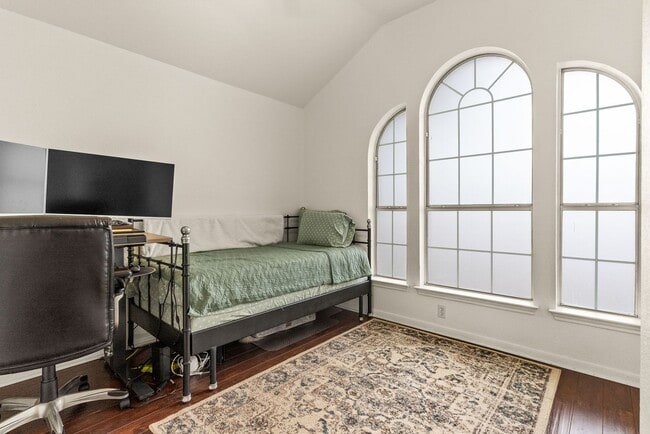 Building Photo - 4129 Fawn Dr