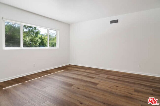 Building Photo - 3401 Alginet Dr